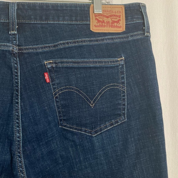 Like new- Levi's boyfriend fit jeans size 20w - Picture 5 of 6